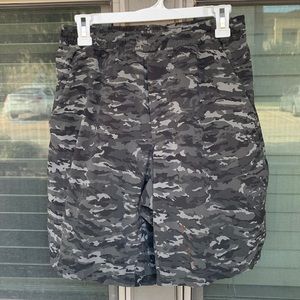 Lululemon pace breaker 9” medium army green Camo liner